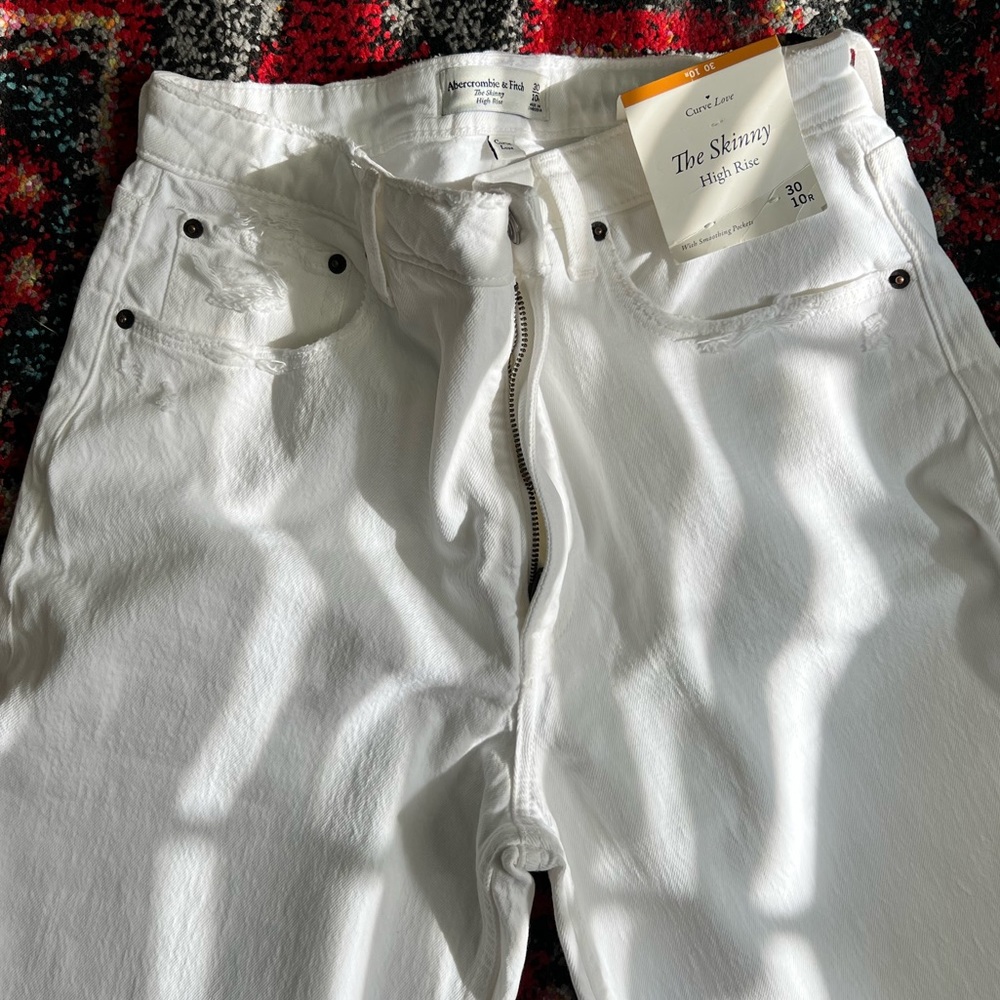 Abercrombie curve love High Rise White Jeans